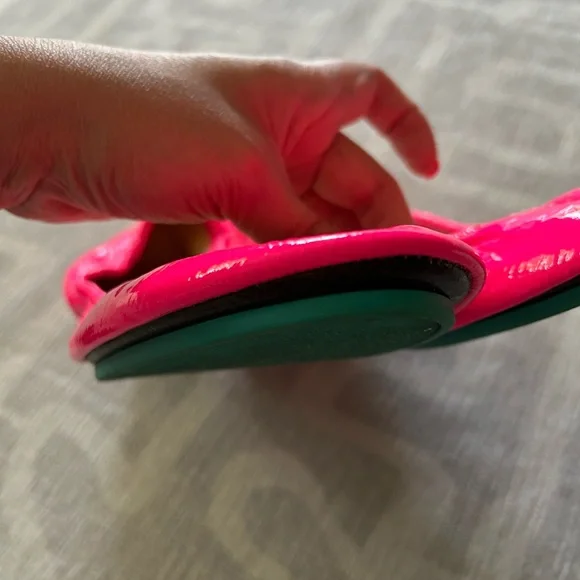 Women's Pop Pink Tieks - Size 9 🎉FINAL LOW🎉 - Picture 8 of 9